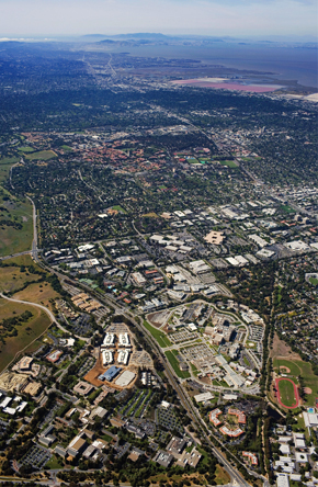 Vista aérea do Parque de Pesquisa de Stanford, inspiração para cidades tecnológicas nos Estados Unidos e em vários países