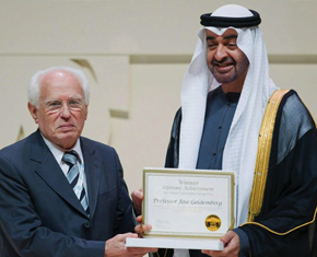 El físico recibió el Zayed Future Energy Prize, en la categoría Lifetime Achievement