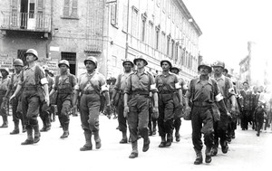 Desfile de pracinhas na Itália, em 1945