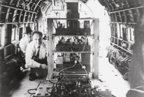 Wataghin in Brazilian Air Force aircraft with equipment to measure cosmic rays at altitude, in 1940