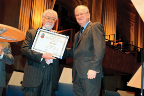 Celso Lafer and USP President Marco Antonio Zago, in a ceremony held at Sala São Paulo.