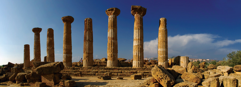 Vestígios do Templo de Héracles (Hércules) em Agrigento: monumento da parte urbana, a ásty, de uma antiga pólis grega na Sicília