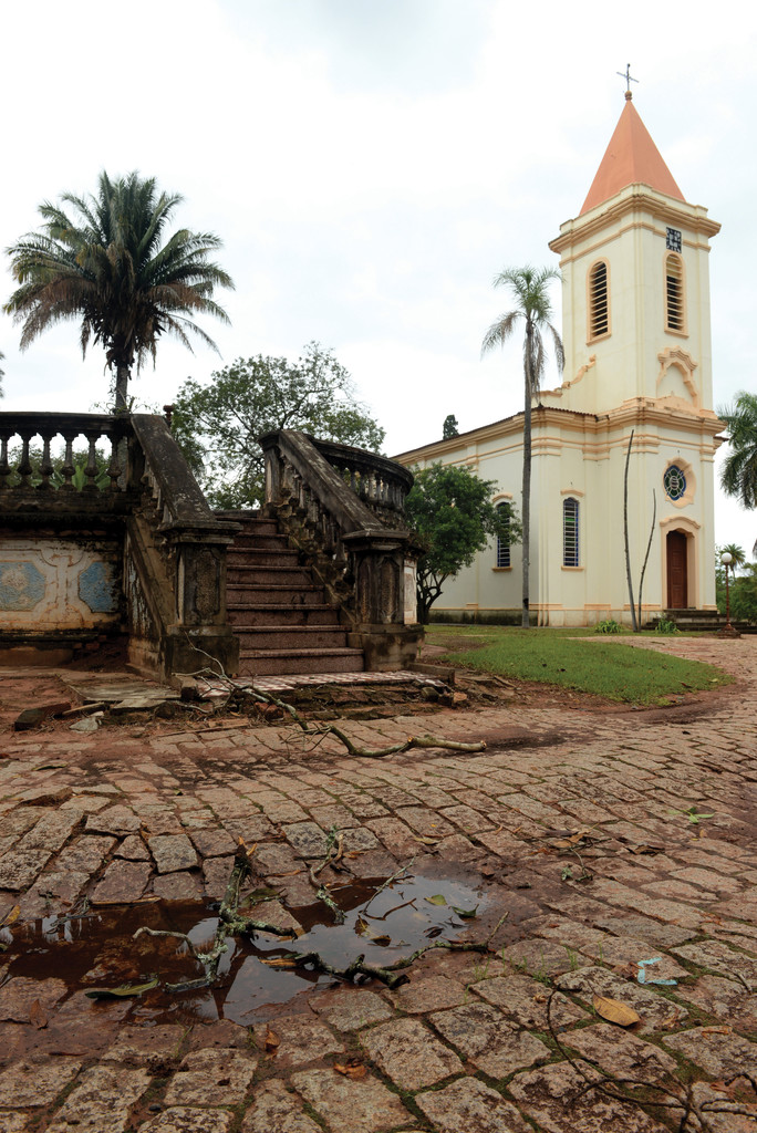 Igreja e coreto dos anos 1950 preservados pelo Instituto Lauro de Souza Lima, em Bauru