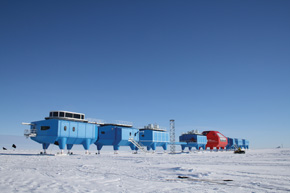Modules of the Halley VI station: hydraulic legs that can glide on ice