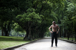 A prática de exercícios no lazer, como faz este frequentador do parque paulistano do Ibirapuera, contribui para a saúde cardiovascular e metabólica