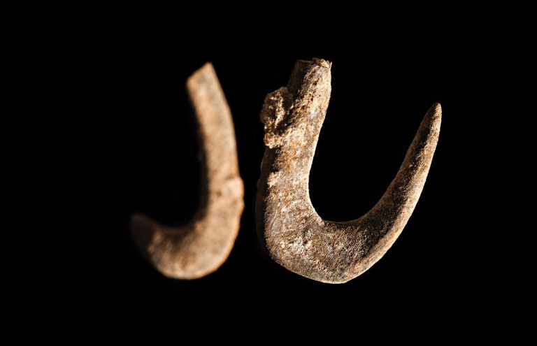 ...anzóis feitos de osso ...