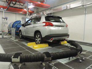 Pruebas realizadas en un vehículo Peugeot en el Laboratorio de Emisiones Vehiculares de la fábrica de Porto Real (Río de Janeiro)