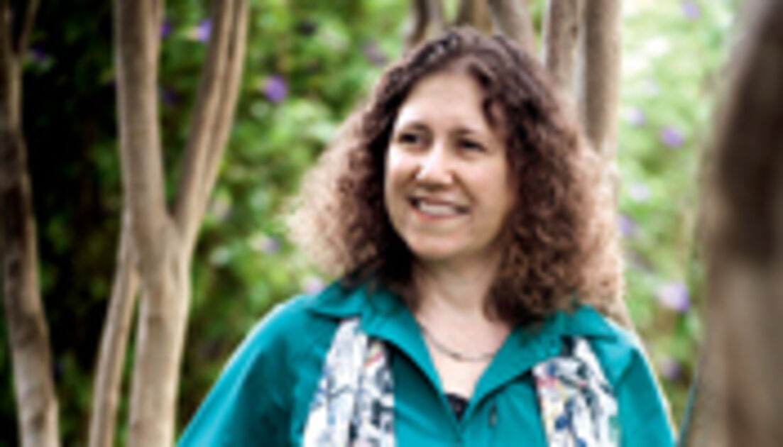 Gabriela González: When space curves : Revista Pesquisa Fapesp