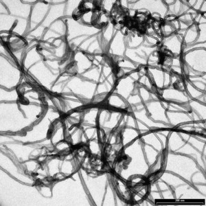 Imagem de microscópio de transmissão eletrônica mostra nanotubos produzidos no Instituto de Química da Unicamp