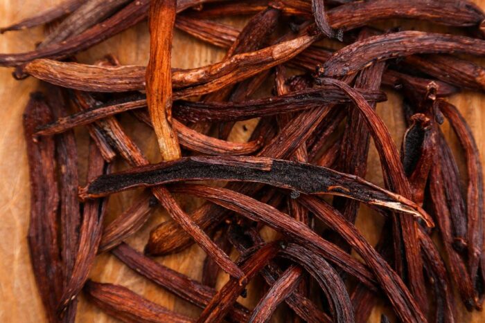 Favas de <em>Vanilla bahiana</em>, uma das espécies silvestres de baunilha do Cerrado usadas na alta gastronomia