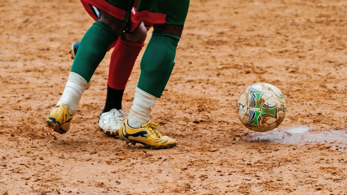 Justiça autoriza menina a jogar futebol em campeonato de colégio