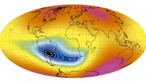 Mapa da intensidade do campo magnético terrestre destacando a Anomalia Magnética do Atlântico Sul